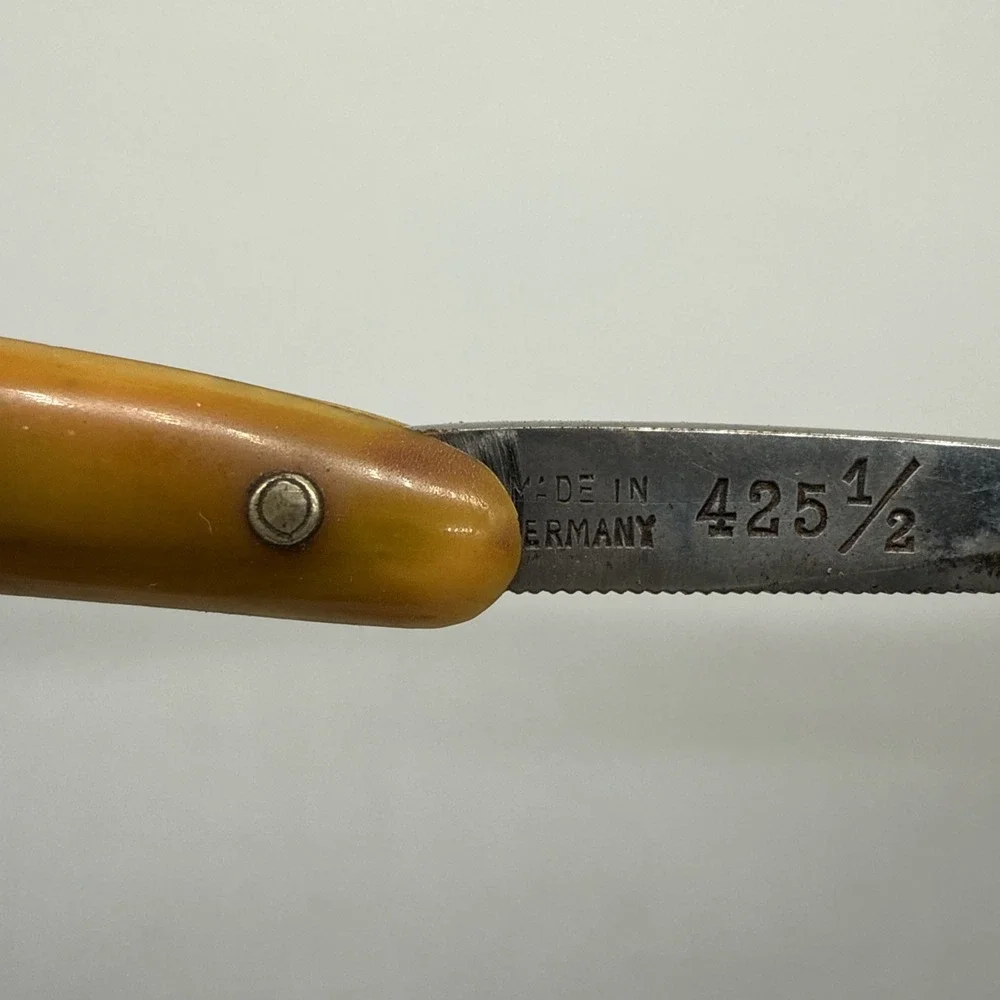 E&M Aboussleman Germany Straight Razor 425 1/2 Butterfly Yellow/Green Handle